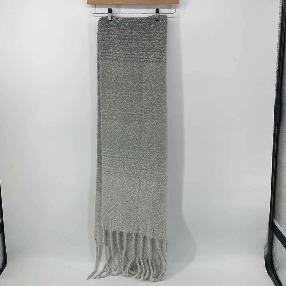 Mersea Chunky Scarf in Gray Pattern A20